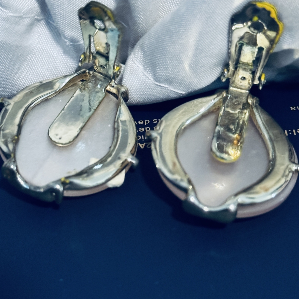Elegant Gold and Cream Earrings - Picture 4 of 4